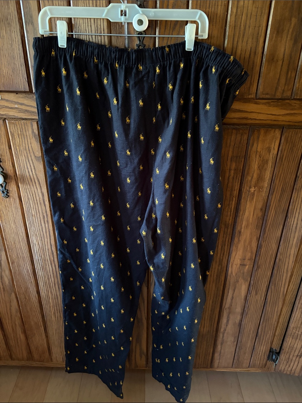 Polo by Ralph Lauren Black PJ bottoms with Yellow Pony Embroidery
XL (40-42)
